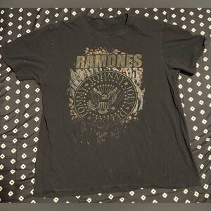 Ramones faded Graphic T-Shirt- size m/l